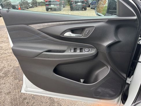 Used 2025 Buick Envista Sport Touring image 20