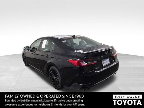 Used 2025 Toyota Camry SE image 9