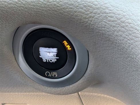 Certified 2019 Chrysler Pacifica Limited image 25