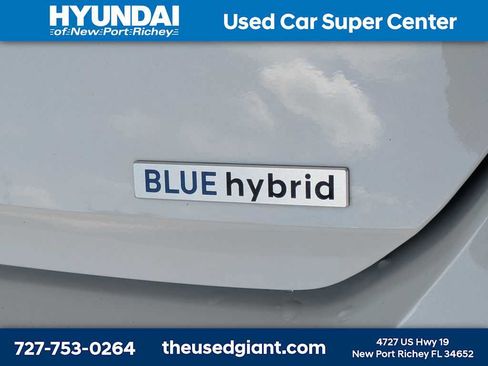 Used 2025 Hyundai Elantra Hybrid FWD image 12