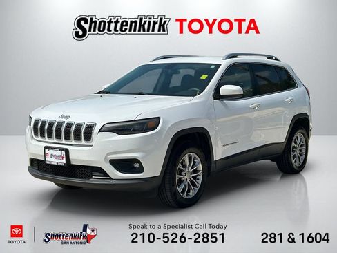 Used 2019 Jeep Cherokee Latitude Plus w/ Cold Weather Group AWD/4WD image 1