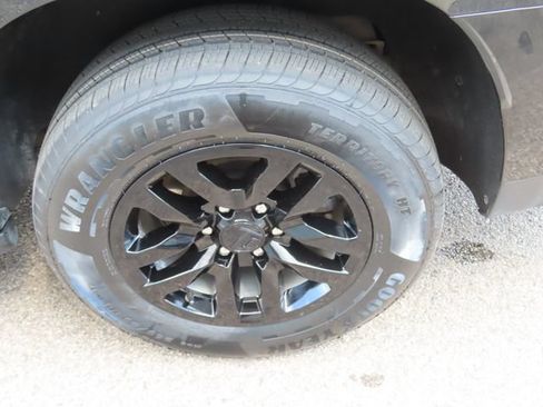 Used 2024 Chevrolet Tahoe LT AWD/4WD image 14
