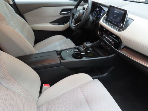 Used 2021 Nissan Rogue SV image 26