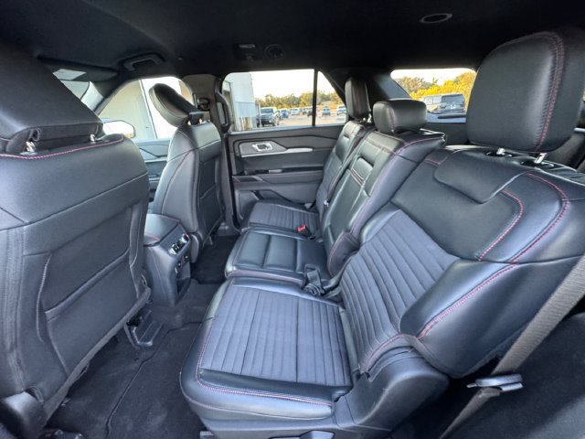 Used 2025 Ford Explorer ST-Line w/ ST-Line Street Pack AWD/4WD image 30