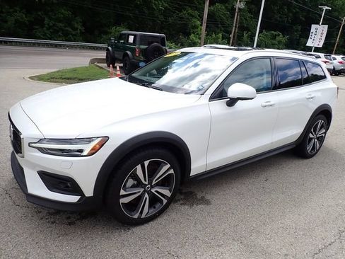 Used 2024 Volvo V60 B5 Cross Country Plus w/ Protection Package Premier AWD/4WD image 10