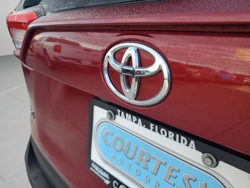 Used 2021 Toyota RAV4 XLE w/ Convenience Package image 32