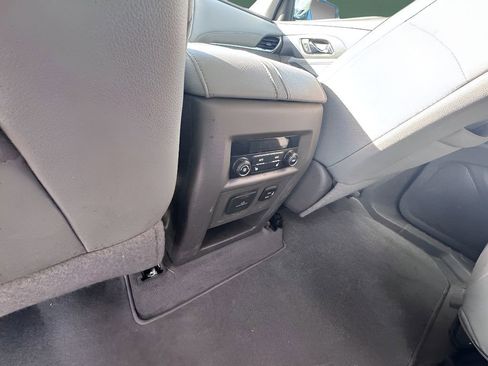 Used 2021 Chevrolet Traverse Premier image 29