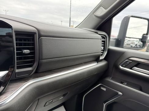 Used 2024 Chevrolet Silverado 2500 LTZ w/ LTZ Convenience Package AWD/4WD image 25