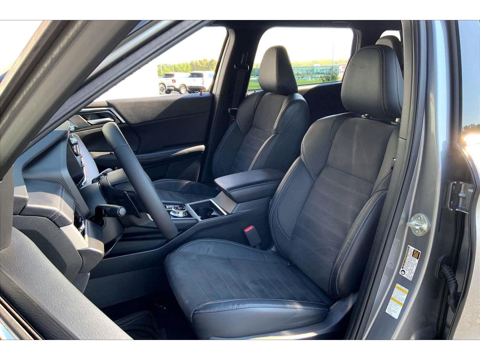 Used 2023 Mitsubishi Outlander SE Black Edition AWD/4WD image 23
