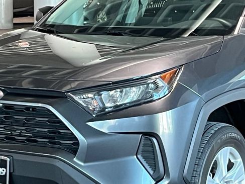 Used 2021 Toyota RAV4 LE AWD/4WD image 5