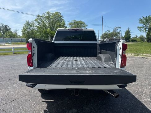 Used 2022 Chevrolet Silverado 2500 High Country w/ Technology Package AWD/4WD image 11