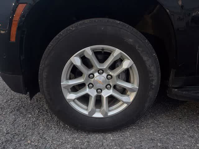 Used 2025 Chevrolet Tahoe LT AWD/4WD image 2