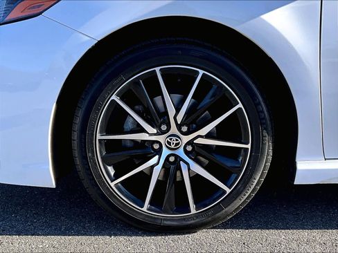 Used 2021 Toyota Camry SE image 7