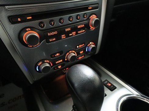 Used 2019 Nissan Pathfinder SL image 18