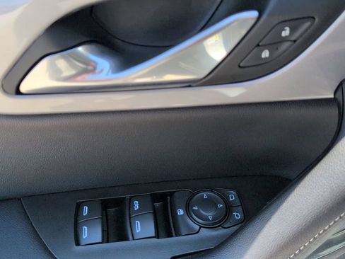 Used 2025 Chevrolet Blazer LT FWD image 13