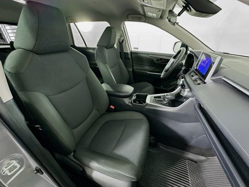 Used 2025 Toyota RAV4 LE image 28