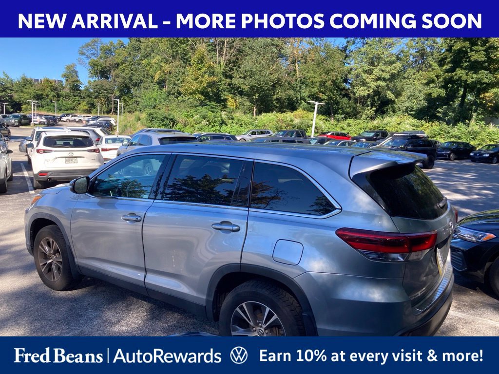Used 2019 Toyota Highlander LE AWD/4WD image 4