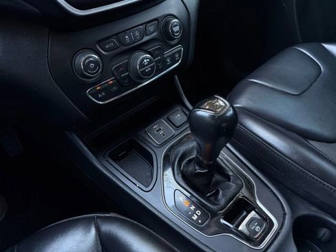 Used 2020 Jeep Cherokee Latitude Plus image 21