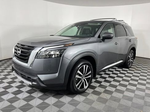 Certified 2025 Nissan Pathfinder Platinum FWD image 6