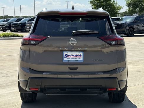 Used 2024 Nissan Rogue SV w/ SV Premium Package AWD/4WD image 5