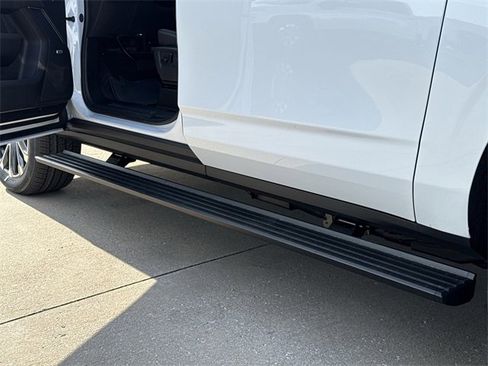 New 2026 Chevrolet Suburban High Country image 8