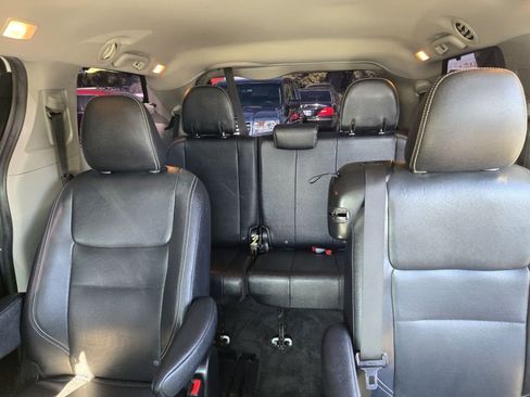 Used 2016 Toyota Sienna SE image 11