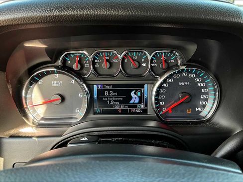 Used 2020 Chevrolet Suburban LT image 25