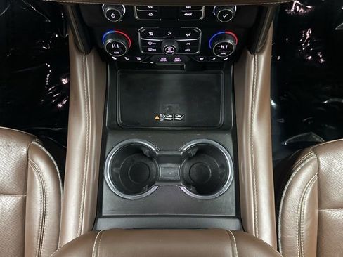 Used 2023 Chevrolet Suburban High Country image 23