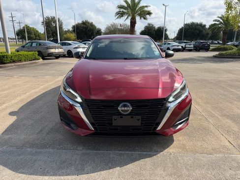 Used 2024 Nissan Altima 2.5 SV FWD image 9