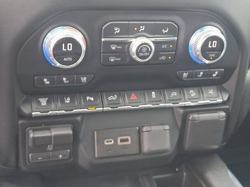 Used 2023 GMC Sierra 2500 AT4 w/ AT4 Premium Plus Package AWD/4WD image 15