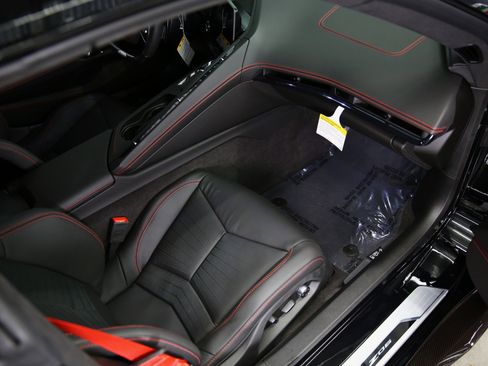 Used 2024 Chevrolet Corvette Z06 w/ Z07 Performance Package RWD image 29