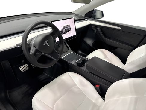 Used 2023 Tesla Model Y Performance AWD/4WD image 9