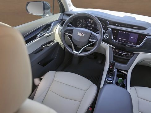 Used 2022 Cadillac XT6 Premium Luxury w/ Technology Package image 29