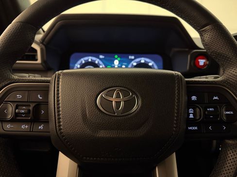 Used 2025 Toyota 4Runner TRD Off-Road AWD/4WD image 16