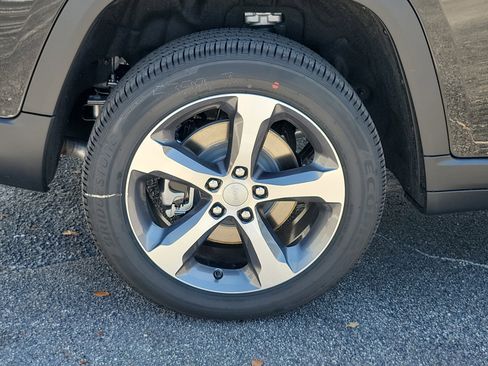 New 2026 Jeep Grand Cherokee L Limited AWD/4WD image 5