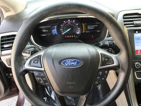 Used 2019 Ford Fusion SE FWD image 9