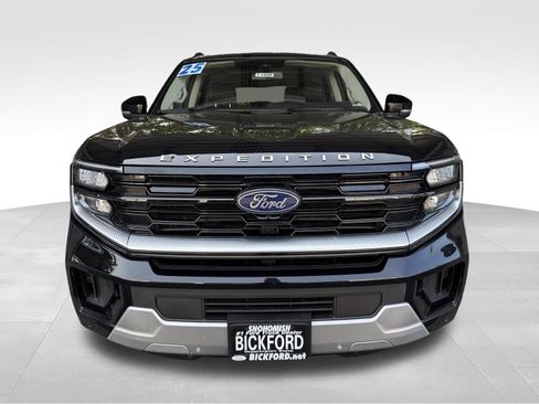 Used 2025 Ford Expedition Platinum AWD/4WD image 2