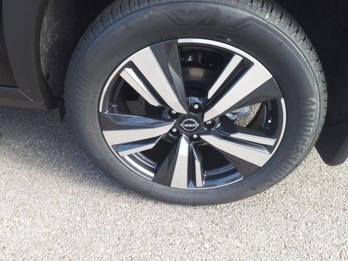 Used 2025 Nissan Rogue SL FWD image 4