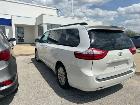 Used 2015 Toyota Sienna XLE AWD/4WD image 3