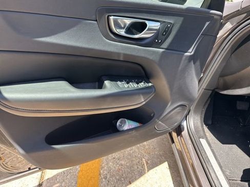 Used 2025 Volvo XC60 B5 Plus image 27