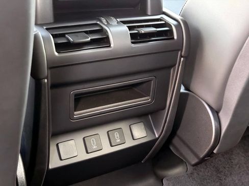 New 2026 Land Rover Defender 110 X-Dynamic SE AWD/4WD image 14