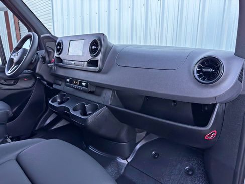 Used 2023 Mercedes-Benz Sprinter 2500 image 14