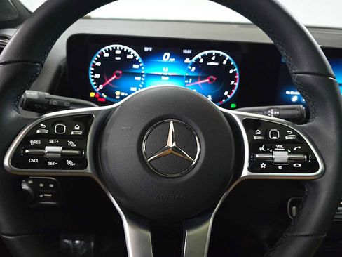 Certified 2023 Mercedes-Benz GLB 250 4MATIC image 31