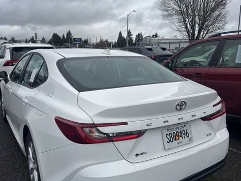 Used 2025 Toyota Camry LE image 3