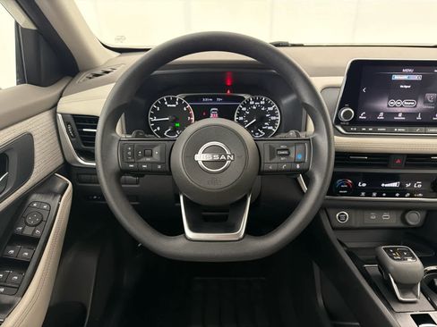 Used 2023 Nissan Rogue SV image 17