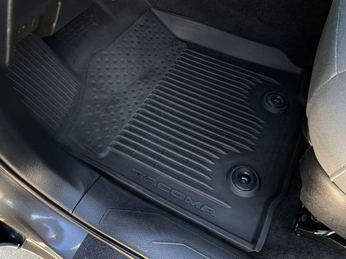 Used 2019 Toyota Tacoma SR5 image 18