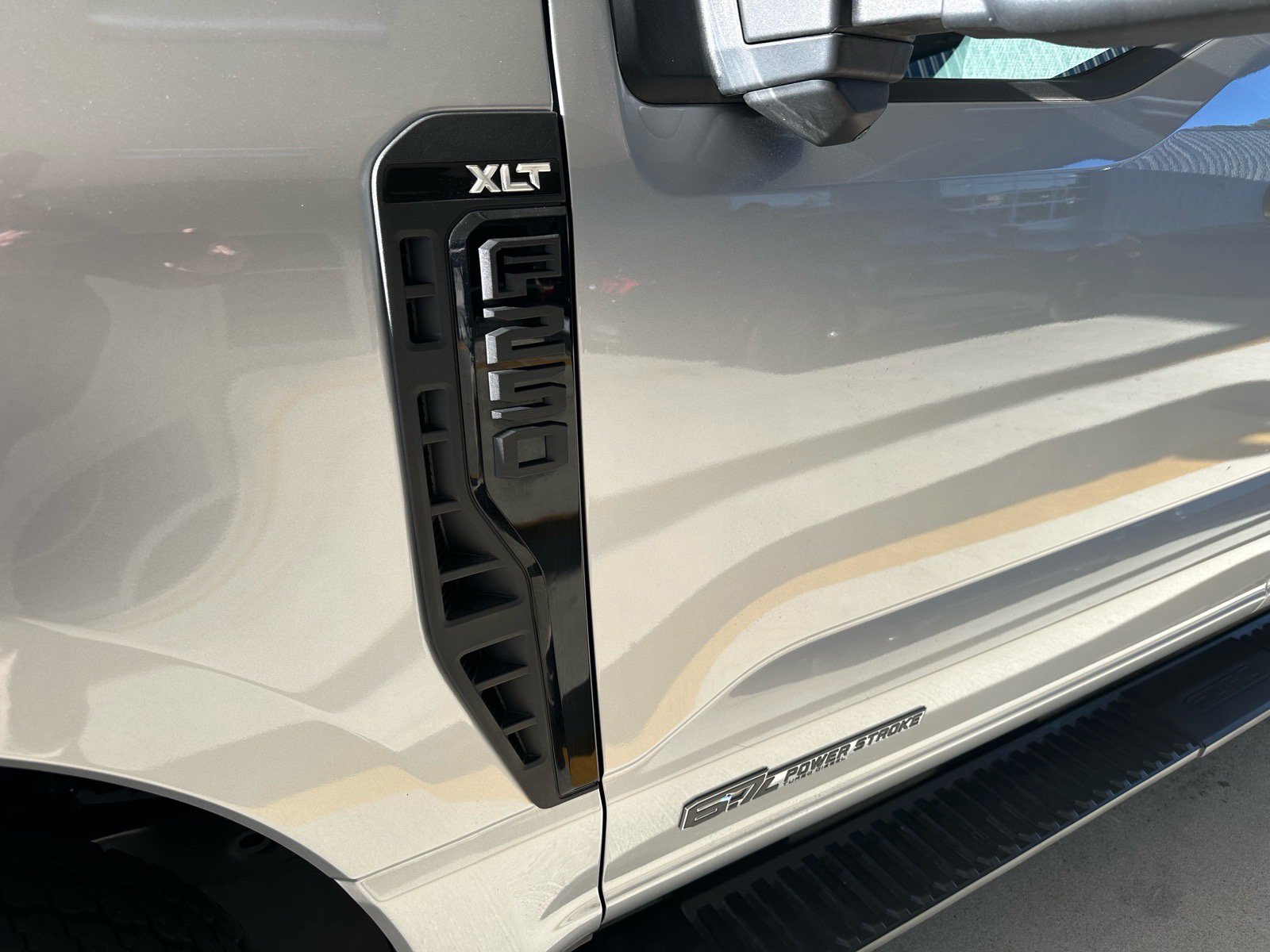 Used 2023 Ford F250 XLT w/ XLT Premium Package AWD/4WD image 4