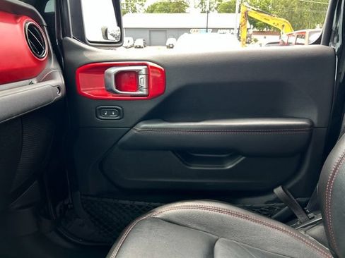 Used 2022 Jeep Gladiator Rubicon w/ Cold Weather Group AWD/4WD image 40