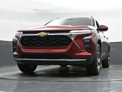 Used 2025 Chevrolet Trax LT FWD image 43
