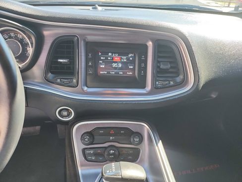 Used 2015 Dodge Challenger SXT image 19